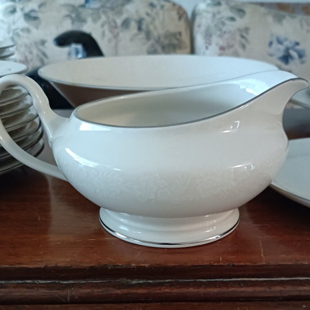 Vintage American Royalty Winterset Porcelain China Gravy Boat 1001 - Picture 3 of 5